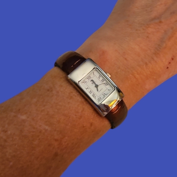 3/$30 VTG VERUCCI 1990s Bracelet Watch - Picture 1 of 6